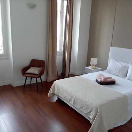 La Plaine Cours Julien: Private Room in Lively Marseille Apartment Exterior photo