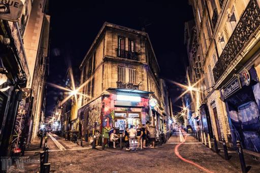 La Plaine Cours Julien: Private Room in Lively Marseille Apartment Exterior photo