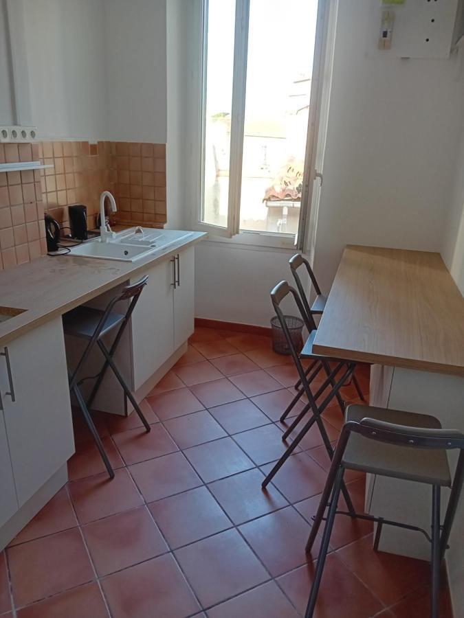 La Plaine Cours Julien: Private Room in Lively Marseille Apartment Exterior photo