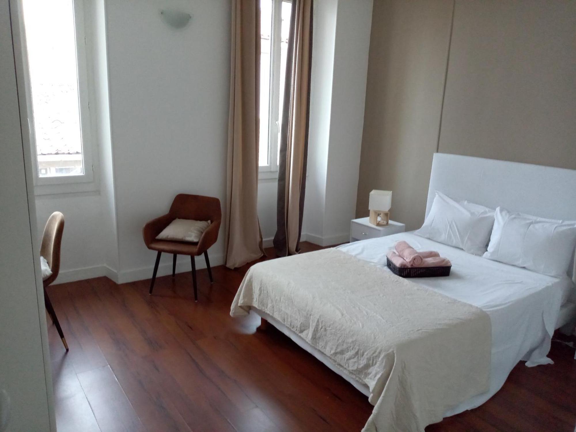 La Plaine Cours Julien: Private Room in Lively Marseille Apartment Exterior photo
