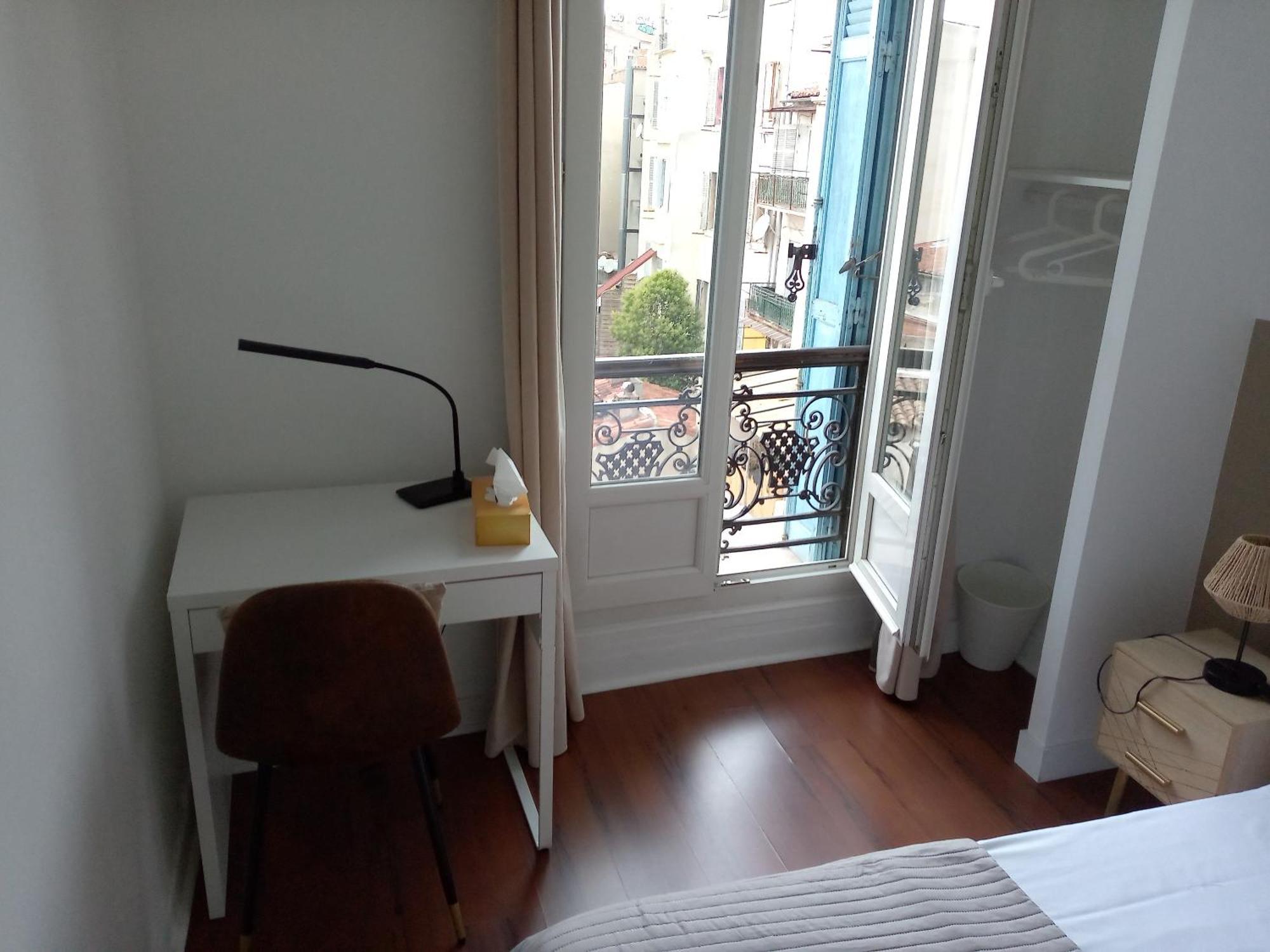 La Plaine Cours Julien: Private Room in Lively Marseille Apartment Exterior photo