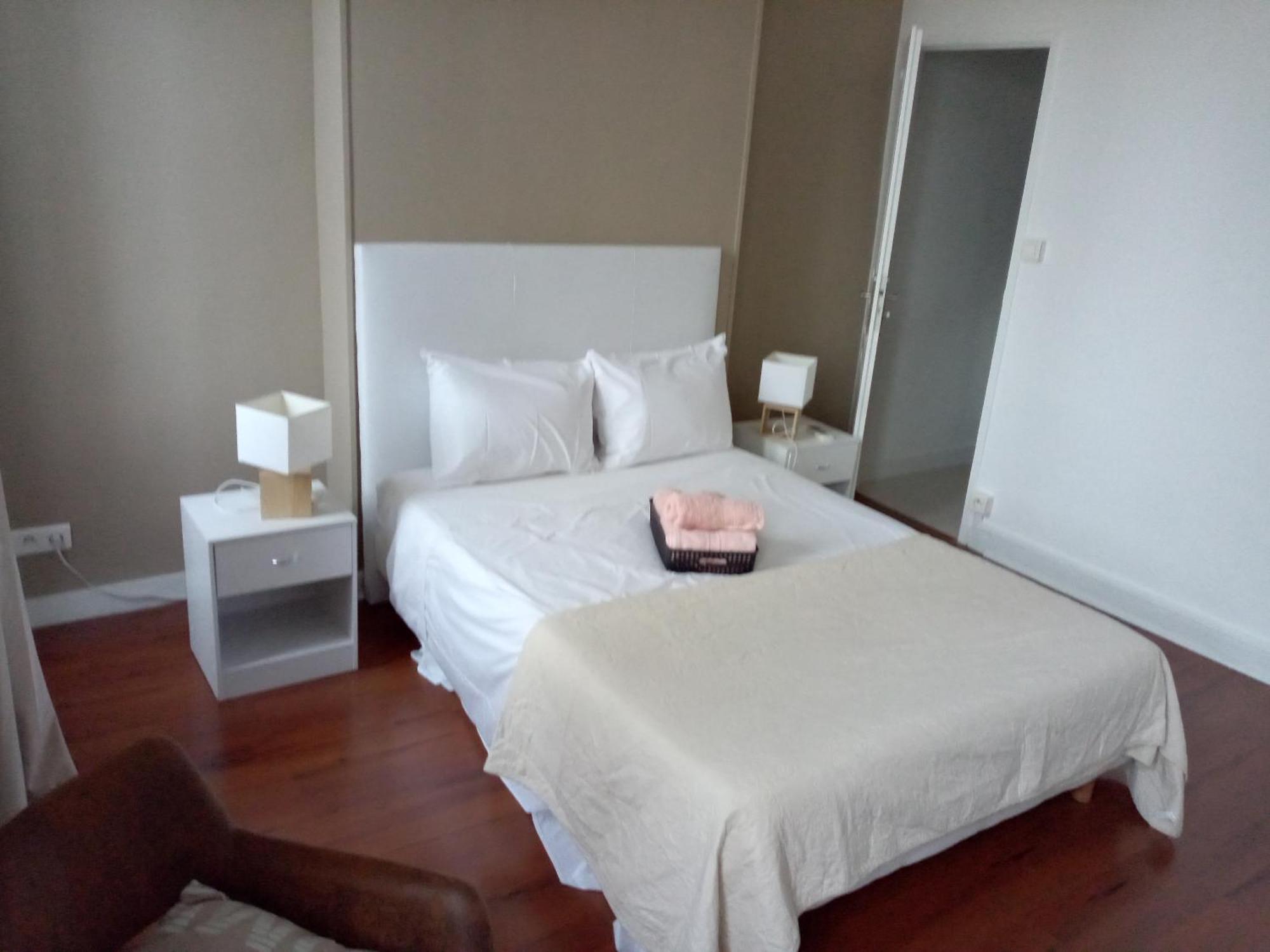 La Plaine Cours Julien: Private Room in Lively Marseille Apartment Exterior photo