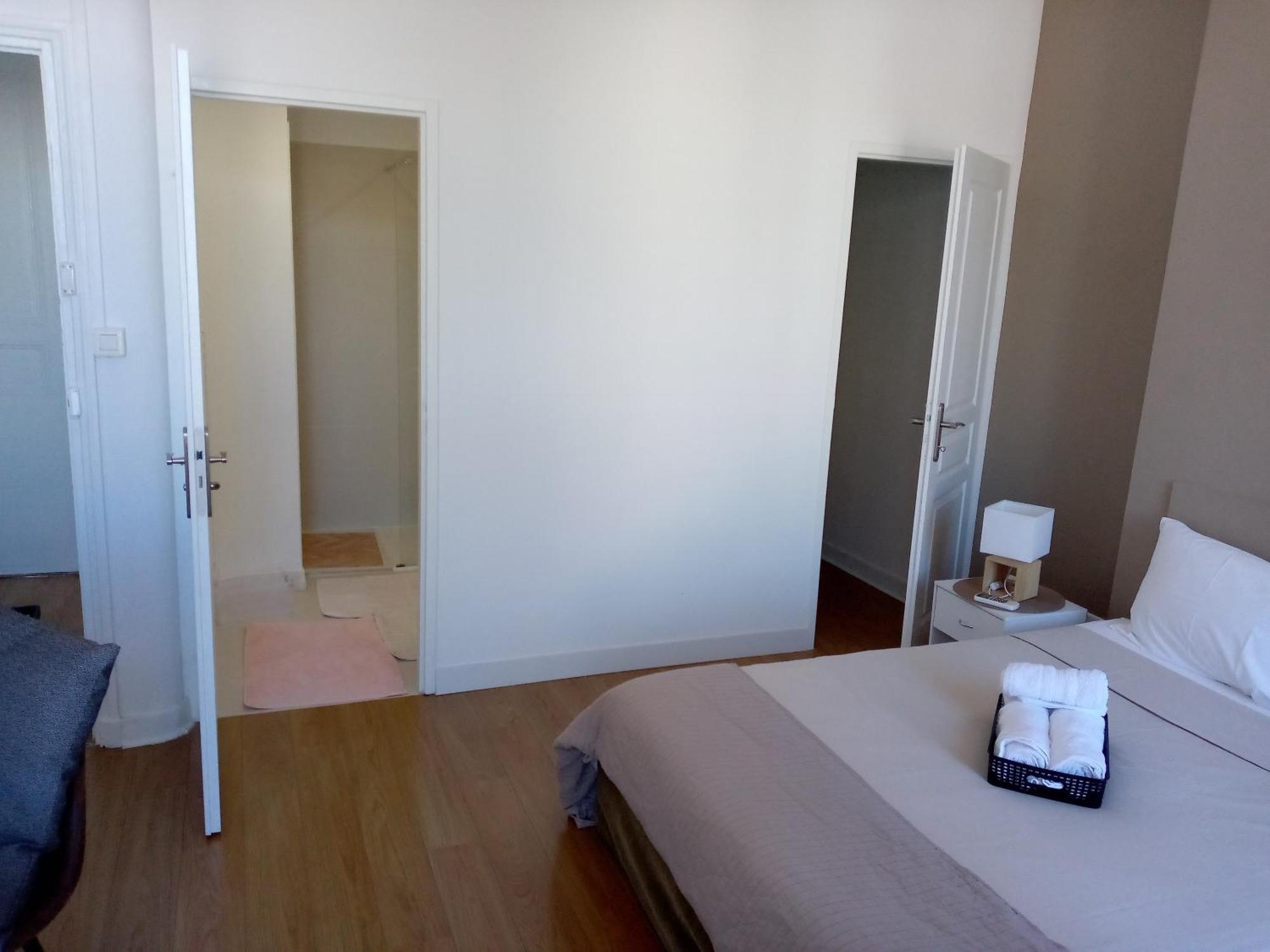 La Plaine Cours Julien: Private Room in Lively Marseille Apartment Exterior photo