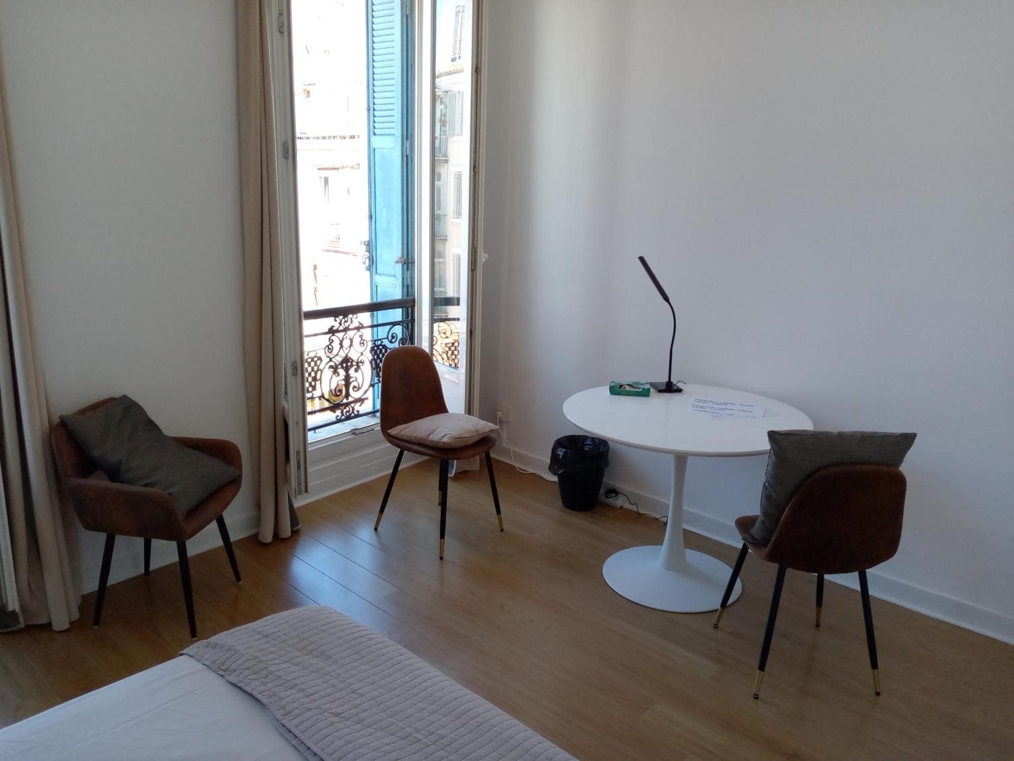 La Plaine Cours Julien: Private Room in Lively Marseille Apartment Exterior photo